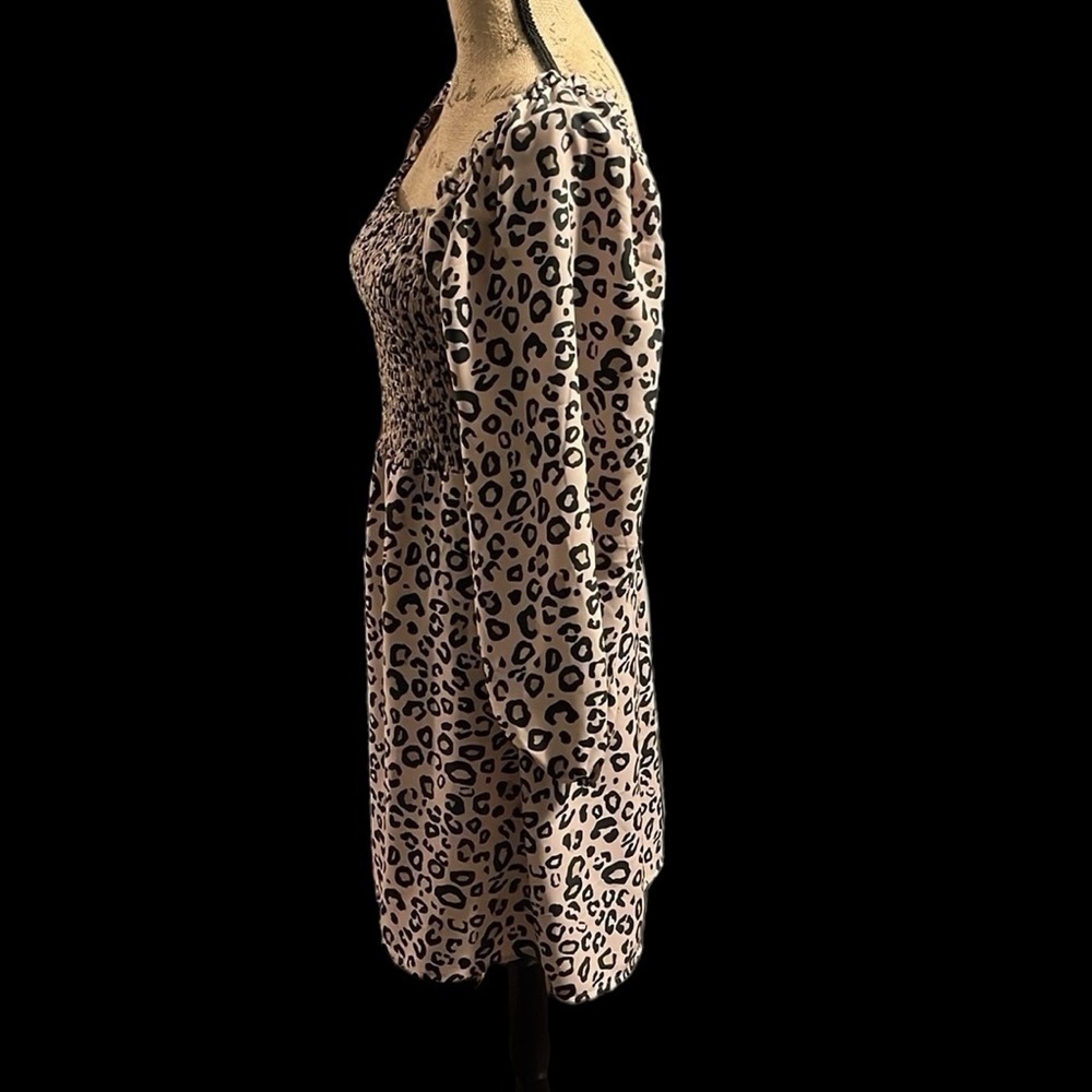 Sanctuary leopard print smocked long sleeve dress. Size 6 NWT. - Picture 4 of 8
